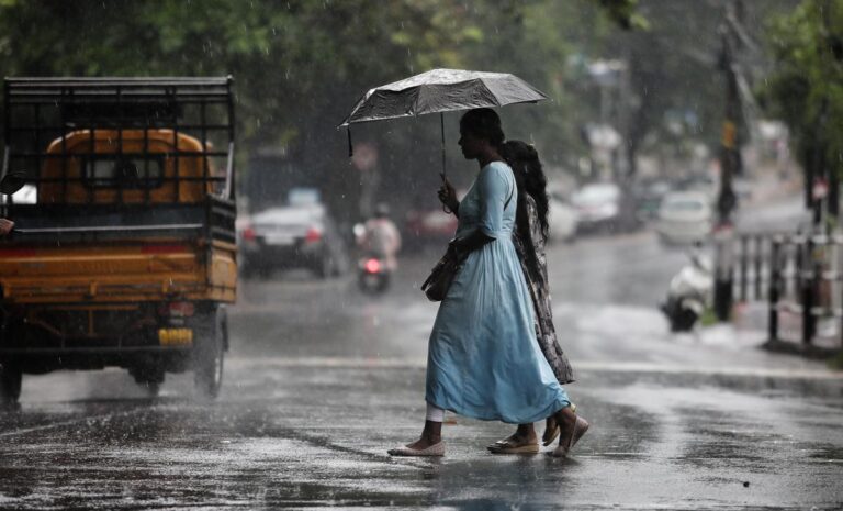 സംസ്ഥാനത്ത് ഇന്നും നാളെയും ശക്തമായ മഴ തുടരും; ഇന്ന് 11 ജില്ലകളിൽ ഓറഞ്ച് അലർട്ട്