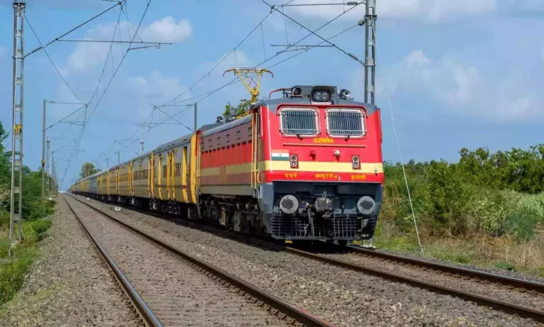 ഓണക്കാല യാത്രാതിരക്കിന് ആശ്വാസം; കേരളത്തിലേക്ക് പ്രത്യേക ട്രെയിനുകൾ പ്രഖ്യാപിച്ച് റെയിൽവേ