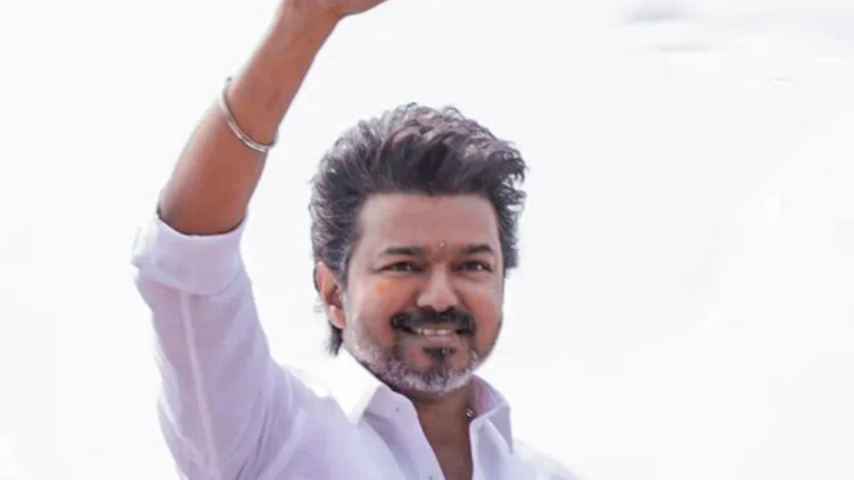 കരൂർ ദുരന്തം: ഇരകളുടെ കുടുംബങ്ങൾക്ക് സർക്കാർ ജോലി; നിയമന ഉത്തരവുമായി വിജയ് നേരിട്ടെത്തും