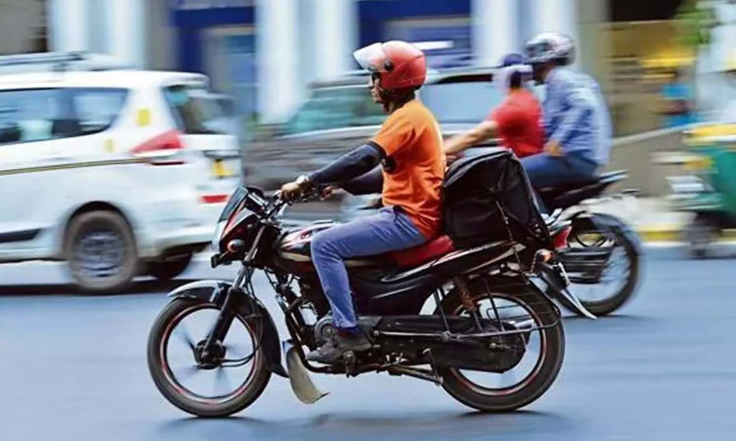 ഡെലിവറി ജീവനക്കാർക്ക് ഇനി തണലൊപ്പം ആഹാരവും; യുഎഇ ഫുഡ് ബാങ്കുമായി കൈകോർത്ത് ആർടിഎ