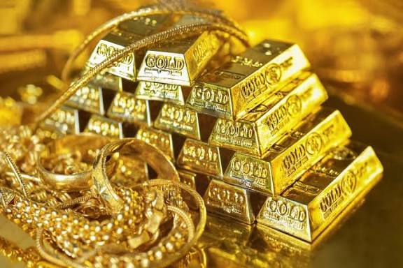ഓണത്തിനും കല്യാണസീസണിനും ആശ്വാസം: സംസ്ഥാനത്ത് സ്വർണവില താഴേക്ക്; വെള്ളി വിലയിലും ഇടിവ്