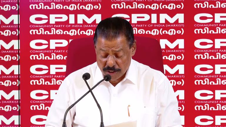 ഓണാഘോഷ സമാപന ചടങ്ങിൽ വന്ദേമാതരം മുഴുവനായി ആലപിച്ചതിനെതിരെ എം.വി. ഗോവിന്ദൻ; ആർ.എസ്.എസ് അന്തർധാരയെന്ന് ആരോപണം