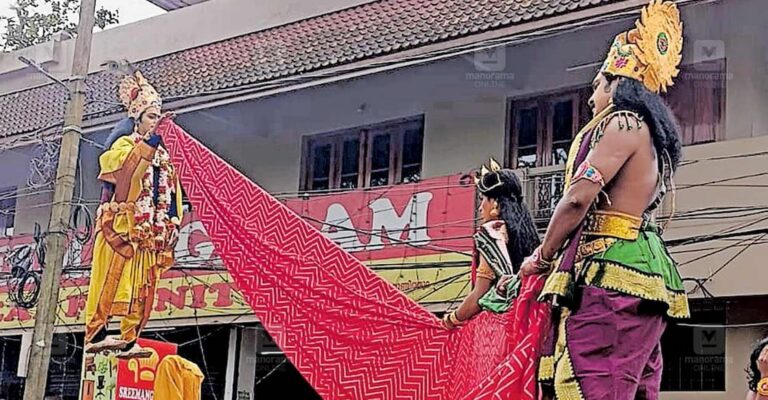 തൃപ്പൂണിത്തുറയിൽ അത്ഭുതമായി ‘ആകാശത്ത് കൃഷ്ണൻ’; അത്തച്ചമയ ഘോഷയാത്രയിൽ ഒന്നാം സമ്മാനം നേടി ഐരേറ്റിൽ ബ്രദേഴ്സ്