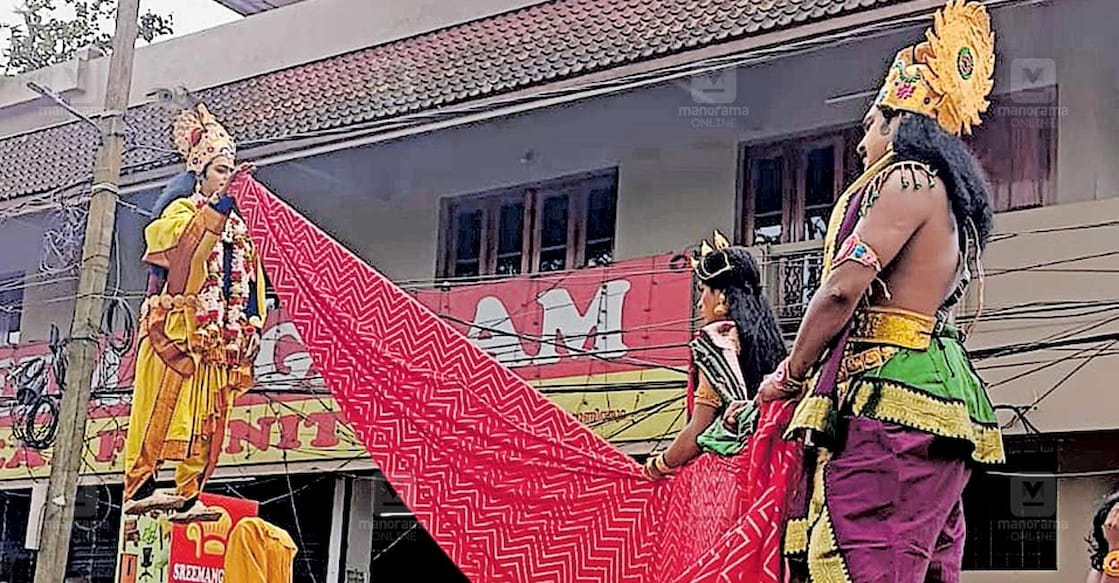 തൃപ്പൂണിത്തുറയിൽ അത്ഭുതമായി ‘ആകാശത്ത് കൃഷ്ണൻ’; അത്തച്ചമയ ഘോഷയാത്രയിൽ ഒന്നാം സമ്മാനം നേടി ഐരേറ്റിൽ ബ്രദേഴ്സ്