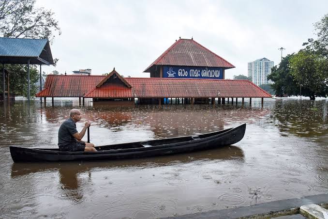 സംസ്ഥാനത്ത് ശക്തമായ മഴ: 3 ജില്ലകളിൽ റെഡ് അലർട്ട്; ജാഗ്രതാ നിർദേശവുമായി കാലാവസ്ഥാ വകുപ്പ്