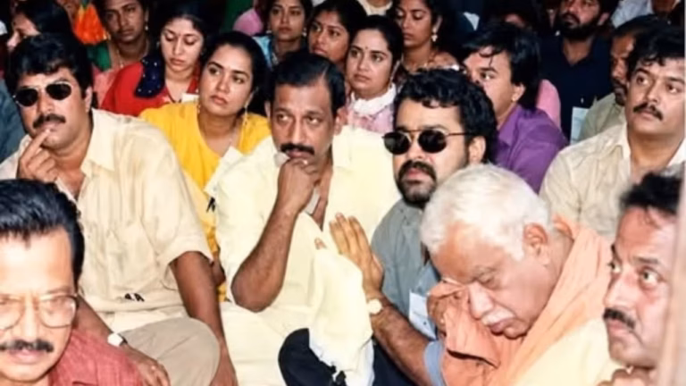 “അന്ന് ഒറ്റക്കെട്ടായി ഒന്നിച്ചവർ, ഇന്ന് തമ്മിലടിക്കുന്നു”: മാസ് താരസമരത്തിന്റെ ചിത്രം പങ്കുവെച്ച് നടൻ മഹേഷ് നായർ