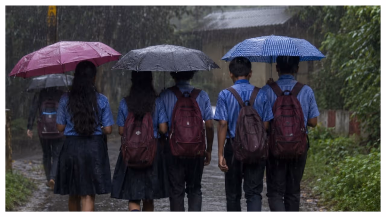 അതിതീവ്ര മഴ: കണ്ണൂർ ജില്ലയിൽ നാളെ റെഡ് അലർട്ട്; വിദ്യാഭ്യാസ സ്ഥാപനങ്ങൾക്ക് അവധി, പഴശ്ശി ഡാമിന്റെ ഷട്ടറുകൾ കൂടുതൽ ഉയർത്തും