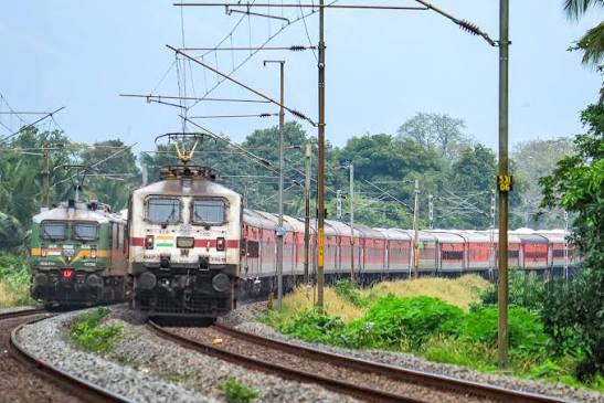 ട്രെയിനിൽ എസി പ്രവർത്തിച്ചില്ലേ? ടിക്കറ്റ് തുക തിരികെ ലഭിക്കും; അറിയേണ്ട കാര്യങ്ങൾ ഇവയാണ്