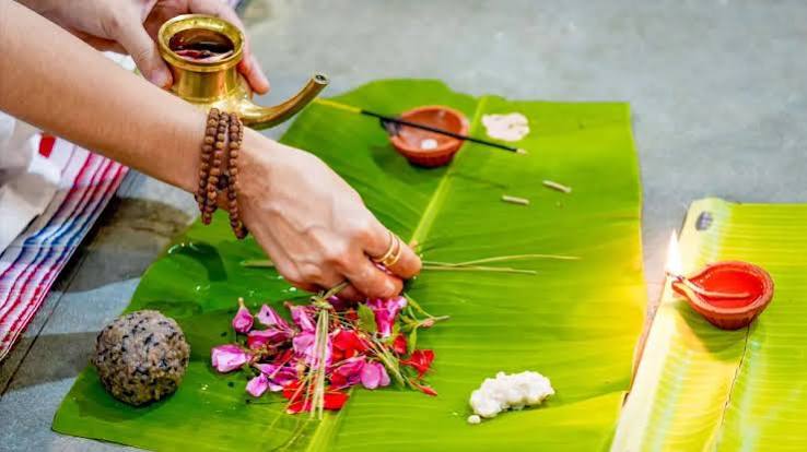 കർക്കിടക വാവ്: പിതൃപുണ്യം തേടി ജനസാഗരം; പ്രധാന ക്ഷേത്രങ്ങളിലും ബലിതർപ്പണ കേന്ദ്രങ്ങളിലും വൻ തിരക്ക്