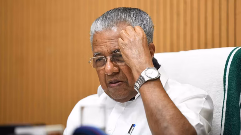 ഇ.ഡി അന്വേഷണ ചോദ്യങ്ങളിൽ ക്ഷുഭിതനായി പിണറായി വിജയൻ; ചെങ്ങന്നൂരിൽ മാധ്യമപ്രവർത്തകർക്ക് നേരെ പ്രതികരണം