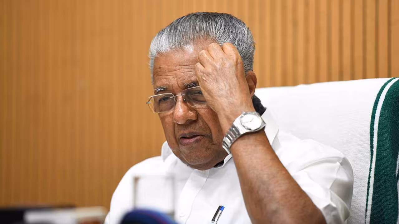 ഇ.ഡി അന്വേഷണ ചോദ്യങ്ങളിൽ ക്ഷുഭിതനായി പിണറായി വിജയൻ; ചെങ്ങന്നൂരിൽ മാധ്യമപ്രവർത്തകർക്ക് നേരെ പ്രതികരണം