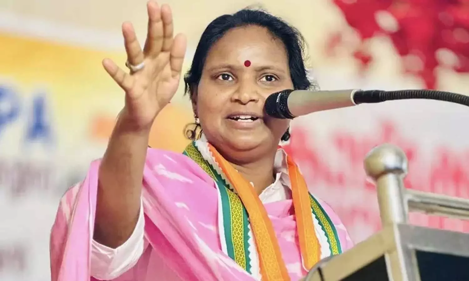 ചിറയിൻകീഴ് കയ്യാങ്കളി: എംഎൽഎക്കെതിരെ ഉടൻ നടപടിയില്ല; കെ.സി വേണുഗോപാലുമായി കൂടിക്കാഴ്ച നടത്തി രമ്യ ഹരിദാസ്