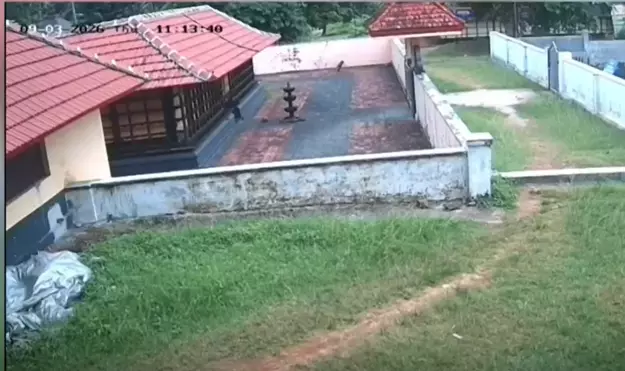 പാലക്കാട് ക്ഷേത്ര കവർച്ച: ബിജെപി നേതാക്കൾക്കെതിരെ കേസ്
