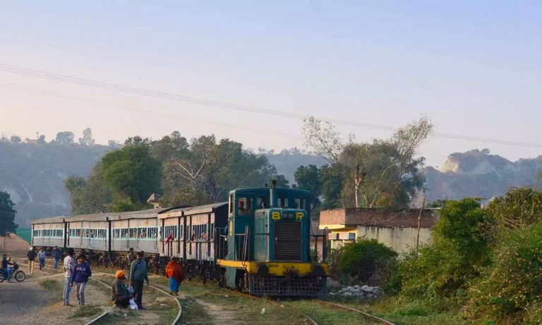 ടിക്കറ്റില്ല, പരിശോധനയില്ല: 78 വർഷമായി സമ്പൂർണ സൗജന്യ സർവീസുമായി ഇന്ത്യയിലൊരു വിസ്മയ ട്രെയിൻ!